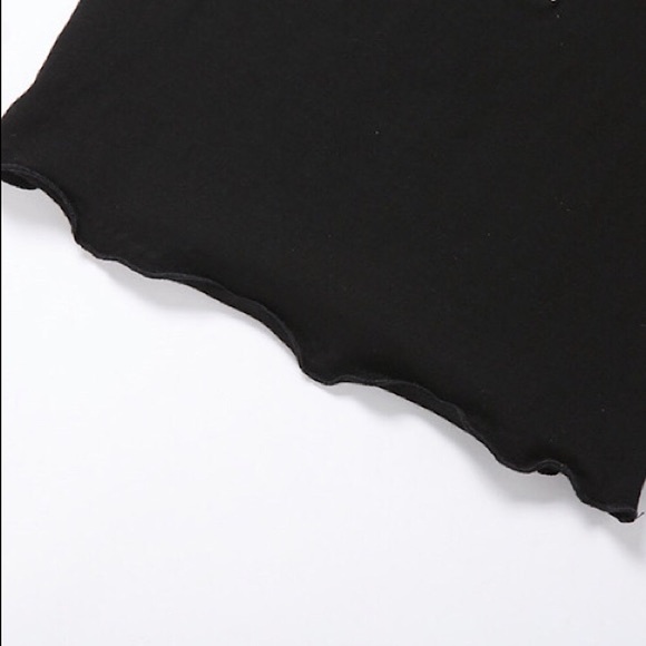 Black skull ☠️ embroidered cropped tank top - Picture 10 of 14